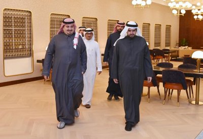عيسى بن علي في مقدمة مودعي الأمير فهد بن جلوي