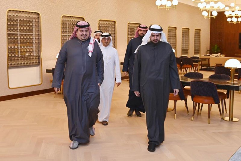عيسى بن علي في مقدمة مودعي الأمير فهد بن جلوي