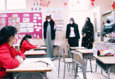 وزير التربية والتعليم يطّلع على إجراءات تنفيذ التطبيقات الشاملة في المدارس الحكومية عبر المنصات الرقمية أو الحضور الشخصي