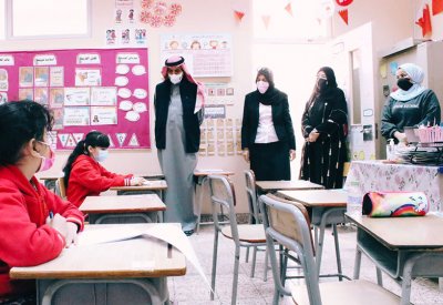 وزير التربية يطّلع على إجراءات تنفيذ التطبيقات الشاملة في المدارس الحكومية عبر المنصات الرقمية أو الحضور الشخصي
