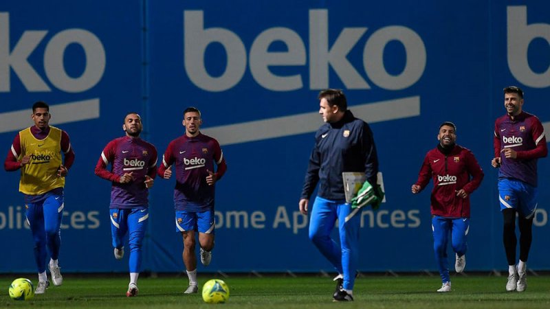 فيروس كورونا يضرب برشلونة