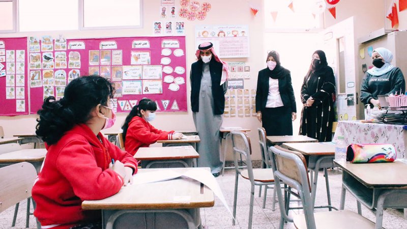 وزير التربية يطّلع على إجراءات تنفيذ التطبيقات الشاملة في المدارس الحكومية عبر المنصات الرقمية أو الحضور الشخصي