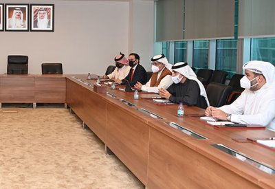 وزير الصناعة يعقد اجتماعًا مع عدد من شركات منتجات الألبان