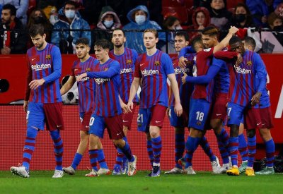 برشلونة يعلن إصابة ثلاثي جديد بفيروس كورونا