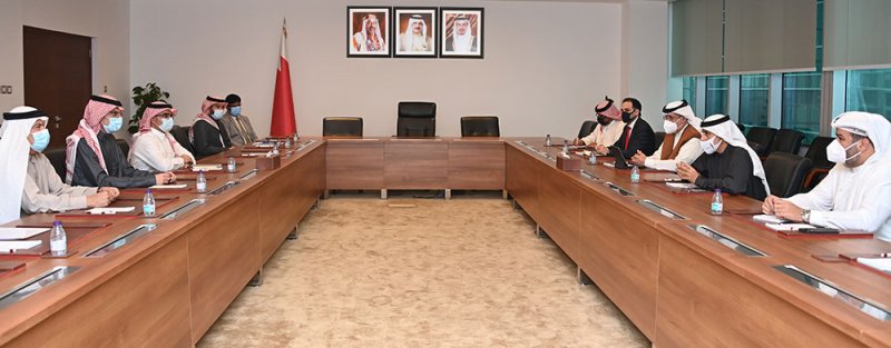 وزير الصناعة يعقد اجتماعًا مع عدد من شركات منتجات الألبان