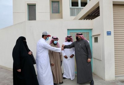 الإسكان تواصل توزيع 2000 وحدة سكنية في مدن "سلمان" و"شرق الحد" و"شرق سترة" وفق جدول زمني يمتد لنهاية الشهر الجاري