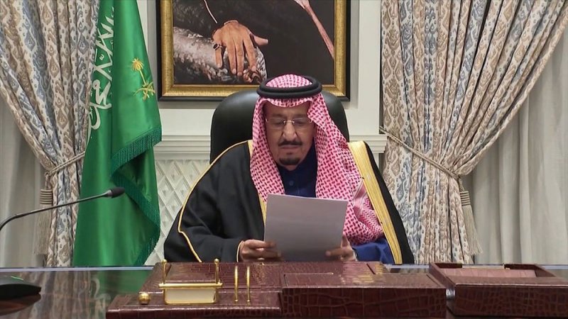 الملك سلمان: إيران دولة جارة ونأمل أن تغير سلوكها السلبي