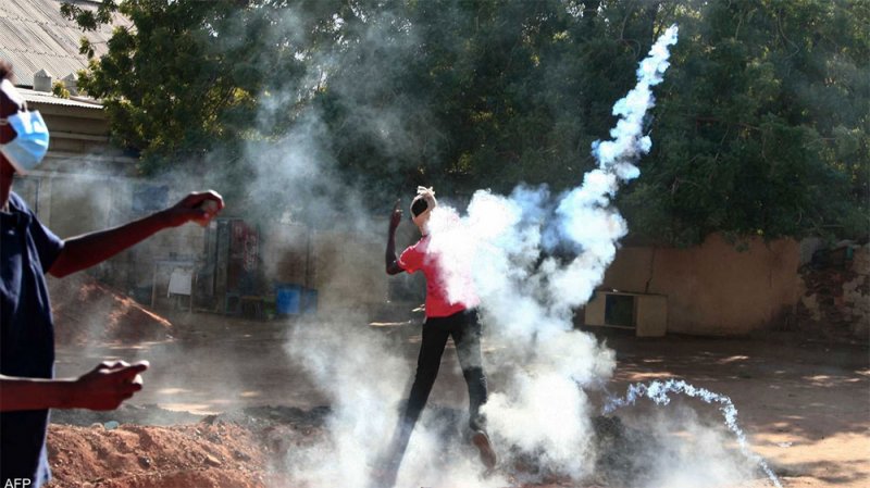 السودان.. الشرطة تواجه الاحتجاجات بقنابل الغاز والصوت