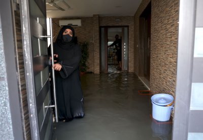 بالصور: ليلة رعدية.. "خربت بيوت"