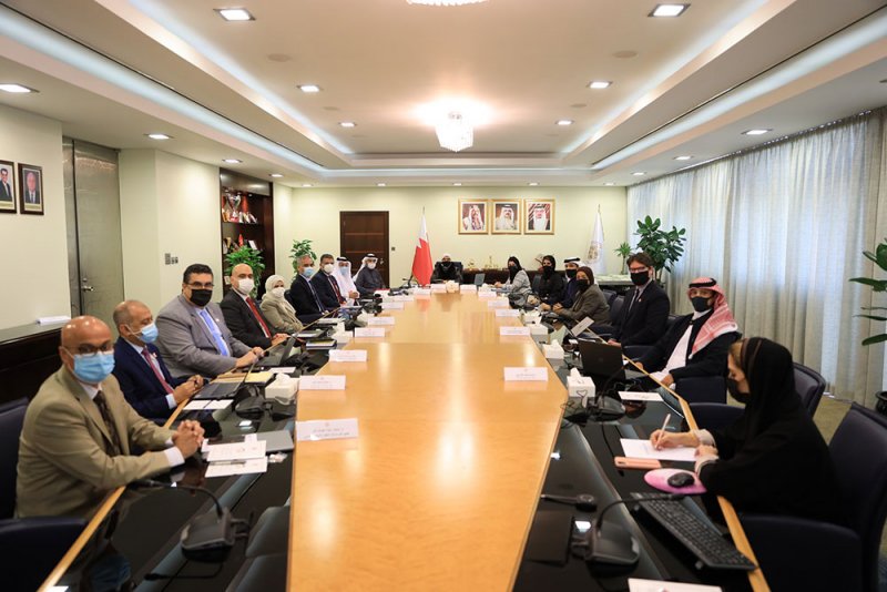 جامعة البحرين تؤكد أهمية نشر وتعزيز القيم الوطنية والانتماء بين طلبتها