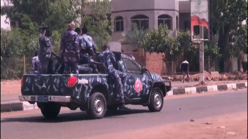 السلطات السودانية تنشر قوات الأمن وتغلق جسور العاصمة تأهبا لـ"مليونية الشهداء"