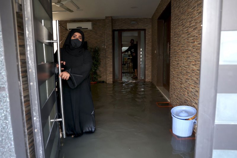 بالصور: ليلة رعدية.. "خربت بيوت"