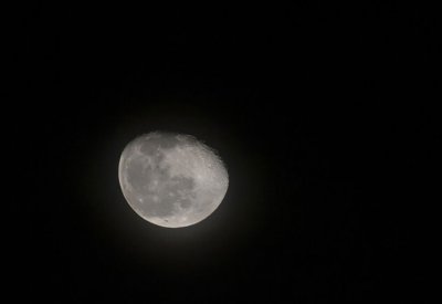 القمر بصحبة الشمس.. سماء العالم العربي تشهد مساء أول ظاهرة فلكية في عام 2022
