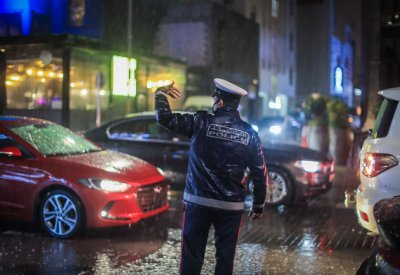 بالصور: الدفاع المدني والمرور والعمليات تباشر 610 بلاغات لمواجهة تداعيات الأمطار