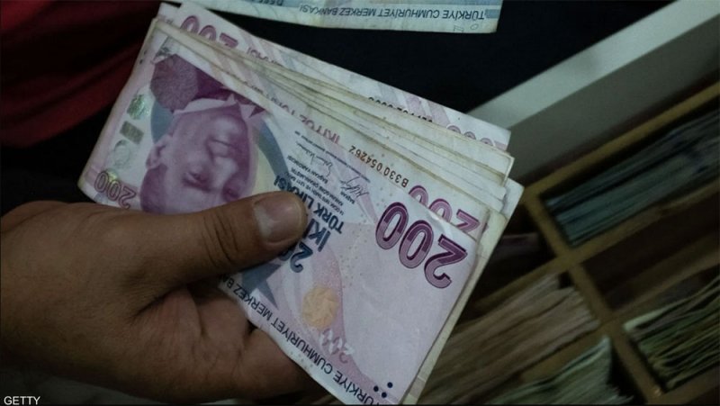 هبوط جديد في الليرة التركية وسط قلق من زيادة التضخم