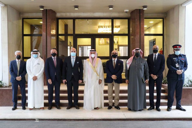 وكيل الجنسية والجوازات والإقامة يجتمع مع عدد من مدراء الفنادق