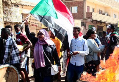 بدء تظاهرات بالخرطوم.. والبرهان: أبواب الحوار ستظل مفتوحة
