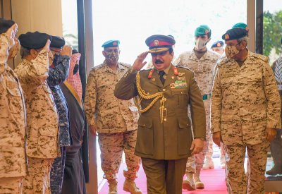 جلالة الملك المفدى القائد الأعلى يطلع على الخطط والبرامج المستقبلية لتطوير مختلف أسلحة ووحدات قوة دفاع البحرين