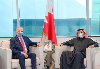 وزير الصناعة والتجارة والسياحة يجتمع بسفير دولة إسرائيل لدى مملكة البحرين