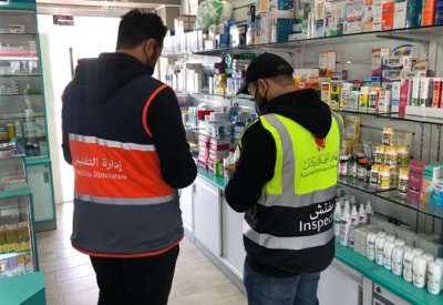 وزارة التجارة تنظم مع الجهاز الوطني للإيرادات حملات تفتيشية وتغلق أربعة محلات