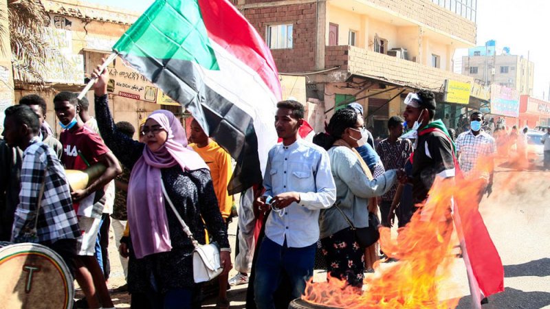 بدء تظاهرات بالخرطوم.. والبرهان: أبواب الحوار ستظل مفتوحة
