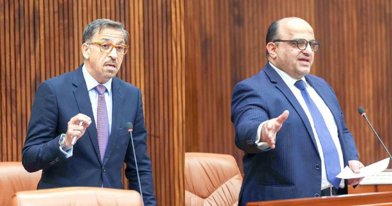 لا انتقال للوافد لعمل آخر إلا بعد عامين