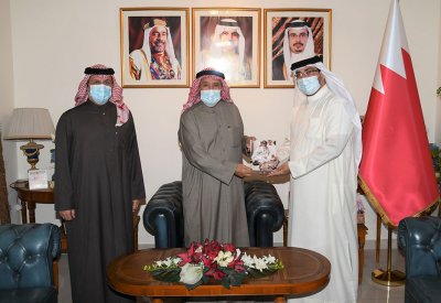محافظ المحرق يستقبل المؤرخ بشار الحادي ويؤكد دعمه للإصدارات الفكرية والتاريخية