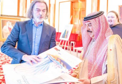 جلالة الملك المفدى يستقبل الرسام الروسي نيكاس سفارنوف