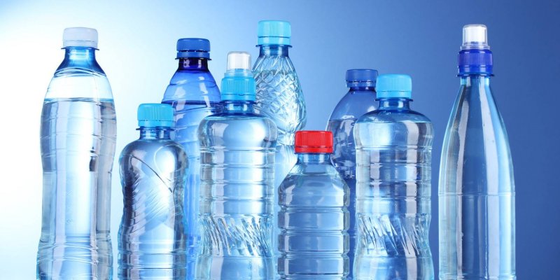 تعرف على موعد منع استيراد وتداول عبوات المياه البلاستيكية في البحرين