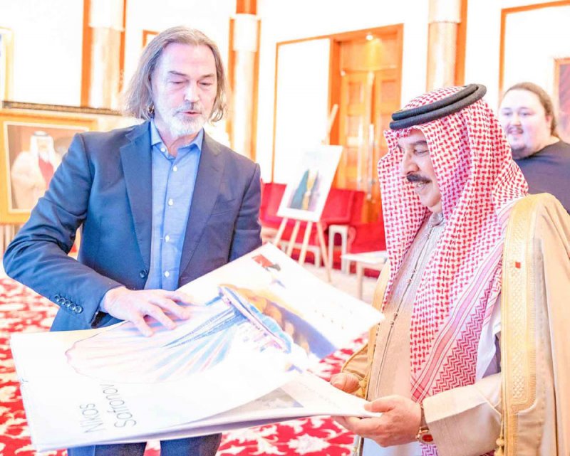 جلالة الملك المفدى يستقبل الرسام الروسي نيكاس سفارنوف