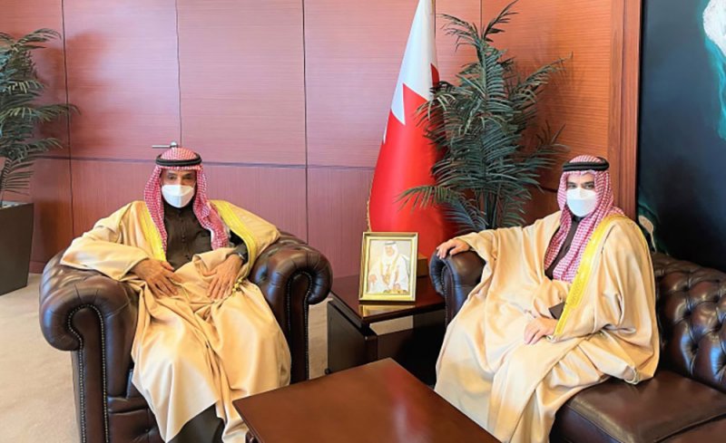 الشيخ سلمان بن عبدالله آل خليفة يستقبل سفير البحرين لدى السعودية