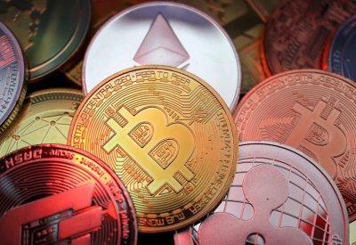 العملات المشفرة تخسر 271 مليار دولار في أسبوع.. بيتكوين دون 42 ألف دولار