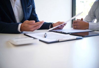 خليفة ناصحا المواطنين: خذوا قروضكم قبل رفع أسعار الفائدة