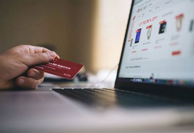 عملية شراء أونلاين تعيد لم شمل أسرة لم تتقابل منذ 30 عاما