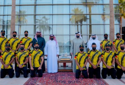 خالد بن حمد يستقبل فريق KHK للتجديف الشعبي الفائز بكأس آل مكتوم
