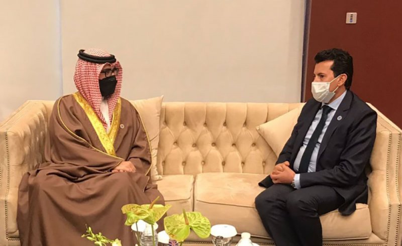 وزير شؤون الشباب والرياضة يلتقي وزير الشباب والرياضة المصري