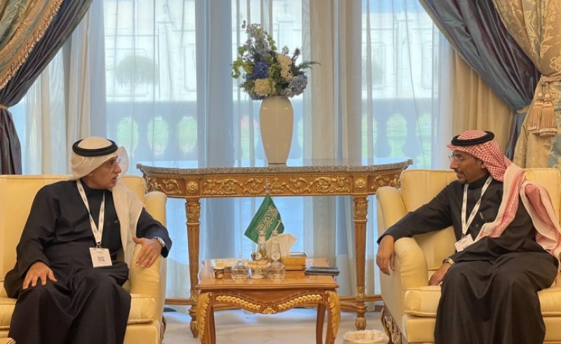 وزير الصناعة والتجارة والسياحة يلتقي وزير الصناعة والثروة المعدنية بالمملكة العربية السعودية