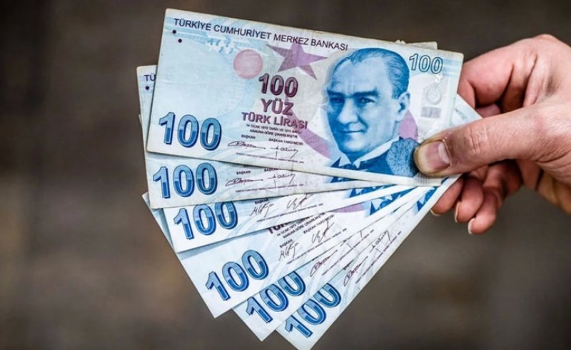 الليرة التركية تواصل انخفاضها وتتراجع 2.5%