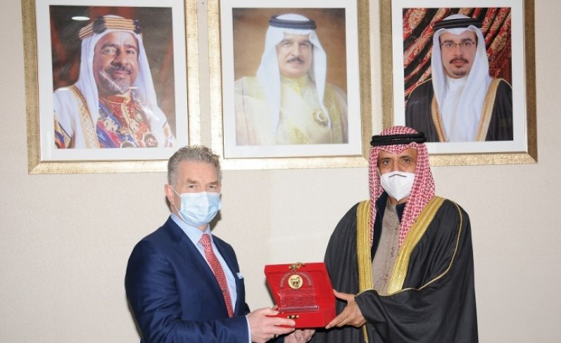 وزير التربية والتعليم يستقبل الرئيس التنفيذي الجديد لبوليتكنك البحرين