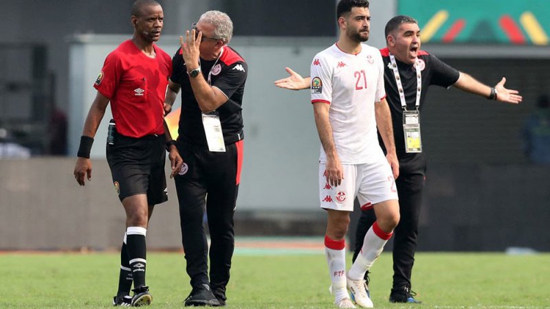 حكم تونس ومالي.. اتهم بالفساد وأوقف بعد مباراة الترجي