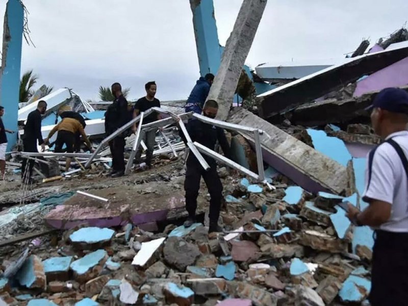 زلزال 6.7 درجات يضرب قبالة سواحل جاوة الإندونيسية