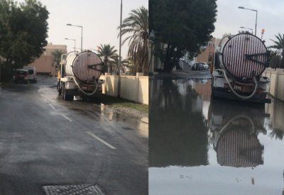 بالصور: جهود فريق "طوارئ الأمطار" في سحب المياه