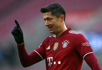أهداف ليفاندوفسكي تعزز آماله في "الأفضل"