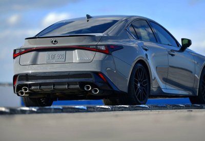 نسخة خاصة من لكزس آي إس 500 مع Launch Edition