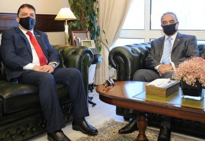 وزير الأشغال يبحث مع القائم بأعمال السفير العراقي التعاون في مشاريع البنية التحتية