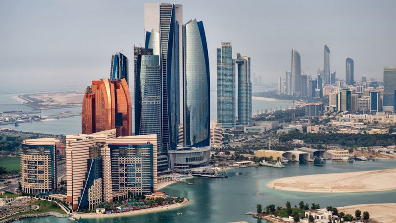 شرطة أبوظبي: انفجار في 3 صهاريج للمحروقات ولا إصابات