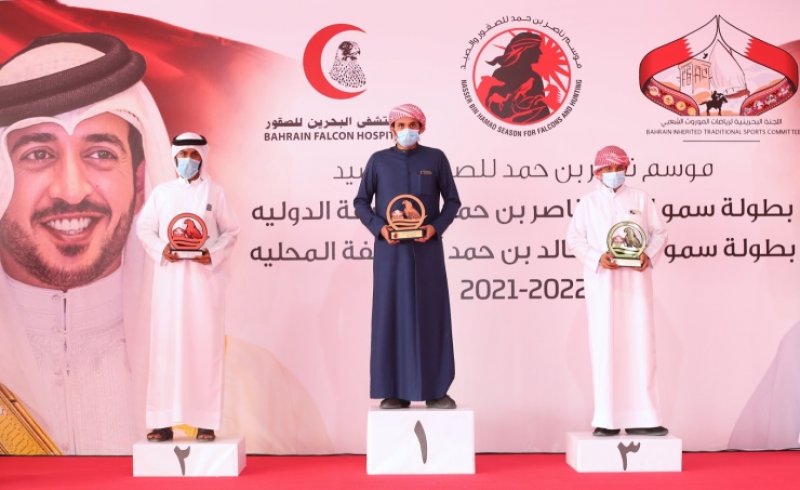 لجنة الموروث تتوج الفائزين ببطولة خالد بن حمد للصقور