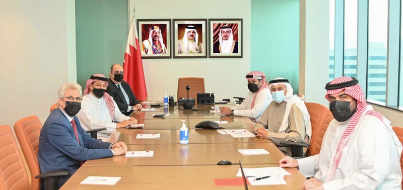 وزير الصناعة والتجارة والسياحة يعقد اجتماعًا مع عدد من شركات الإسمنت البحرينية