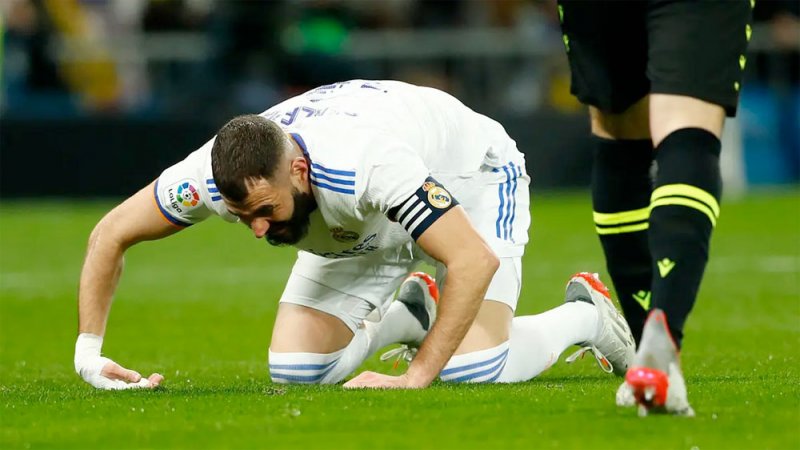 بنزيما يهدد ريال مدريد بالرحيل