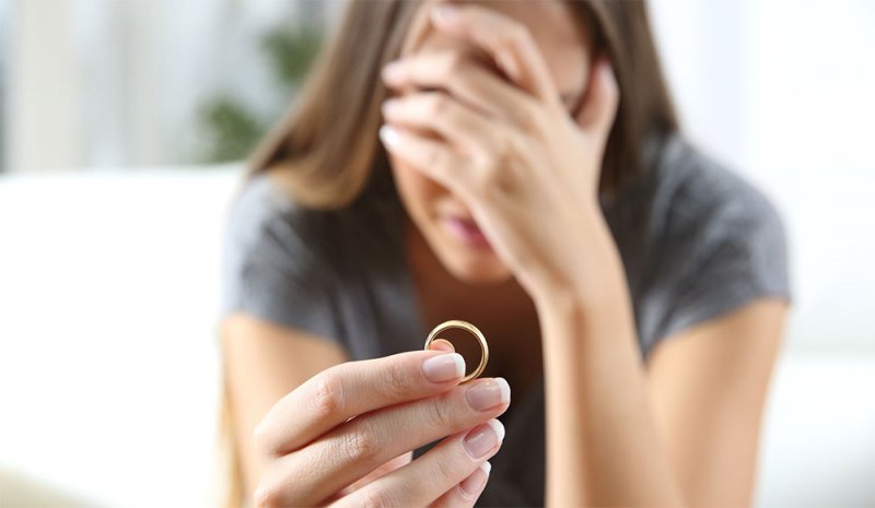 زوجة تطلب الخلع: زوجي يستحم مرة واحدة كل شهر